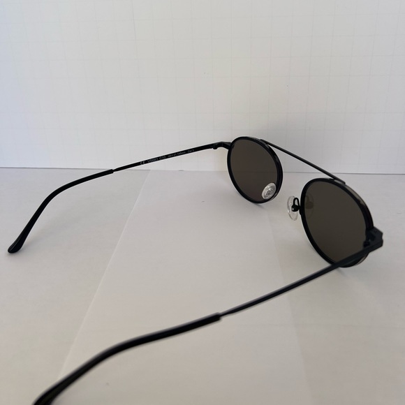Vanni | Round, Metal Rim sunglasses - Picture 5 of 11
